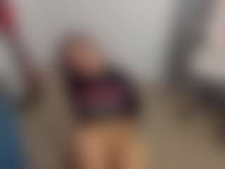 Brunettee-1's Live Sex Cam Show
