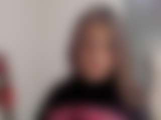 Brunettee-1's Live Sex Cam Show