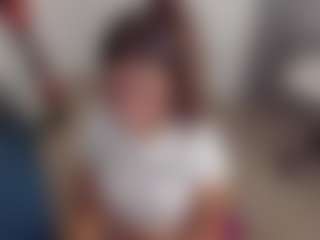 Brunettee-1's Live Sex Cam Show