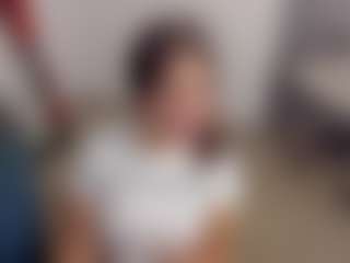 Brunettee-1's Live Sex Cam Show