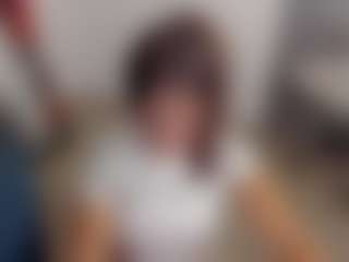 Brunettee-1's Live Sex Cam Show