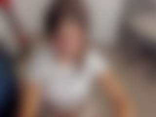 Brunettee-1's Live Sex Cam Show