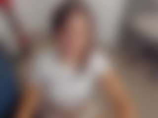 Brunettee-1's Live Sex Cam Show