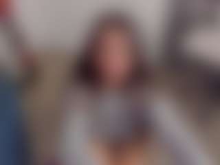 Brunettee-1's Live Sex Cam Show