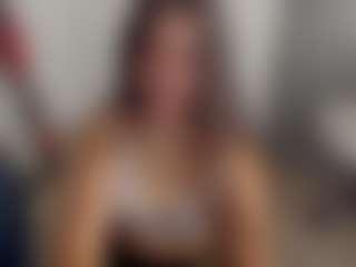 Brunettee-1's Live Sex Cam Show