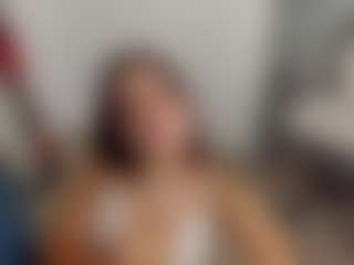 Brunettee-1's Live Sex Cam Show