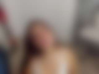 Brunettee-1's Live Sex Cam Show