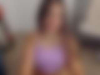 Brunettee-1's Live Sex Cam Show
