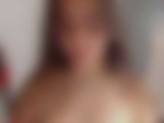 Brunettee-1's Live Sex Cam Show