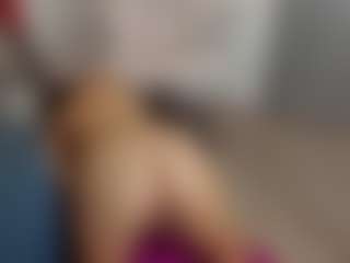Brunettee-1's Live Sex Cam Show