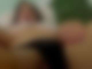 Brunettee-1's Live Sex Cam Show
