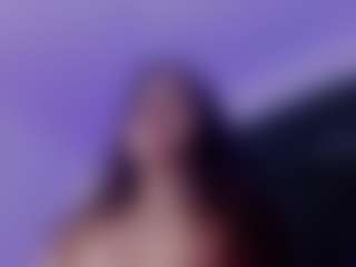 Brunettee-1's Live Sex Cam Show