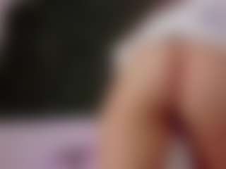 Brunettee-1's Live Sex Cam Show