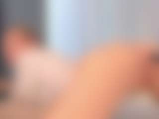 Live cam show with EllyRockstar - Athletic on Dolls Live