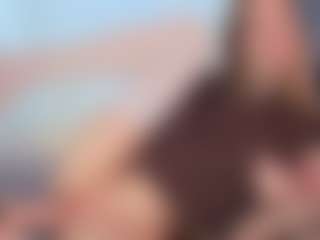 Live cam show with EllyRockstar - Athletic on AdultVida.com