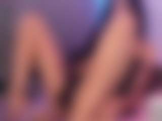 Live cam show with EMMAAA-STOONEE - Brown Hair Petite on Camsoda