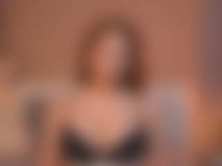 Live cam show with Johana Fox - Moaning on liverealitysex.com