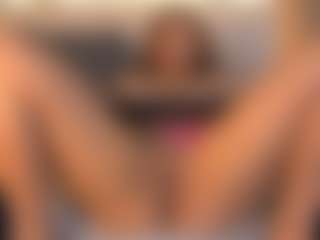 Live cam show with Johana Fox - Moaning on live.xheat.ai