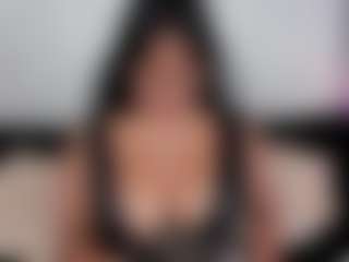 Live cam show with Isa - Striptease Granny on AdultVida.com