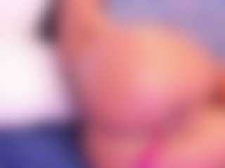 Live cam show with Pocahontas-Pow - Black Petite on Latina Girls