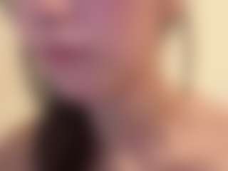 Live cam show with evy019 - Petite on UwU Esports