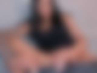 Live cam show with Freya Naughtiness - Striptease on infinitiblacc.com