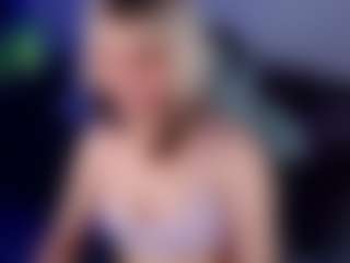 Live cam show with MonicaErotic - Striptease on Livezox