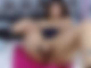 Live cam show with RebeccaMils - Amateur Brown Hair on Camsoda