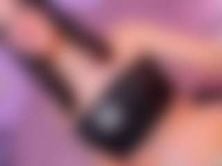 Live cam show with Vanessapintoo - Average on livesuperchat.net