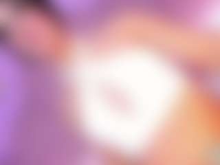 Live cam show with Vanessapintoo - Brown Eyes on SmokeAndPoke