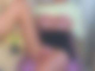 Live cam show with Lisa - Small Tits on live18s.com