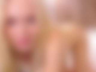 Live cam show with BonnieHenley - Small Tits on liverealitysex.com
