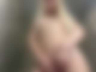 Live cam show with BonnieHenley - Young Adult on Camsoda