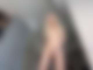 Live cam show with BonnieHenley - Blonde Hair Small Tits on Camsoda
