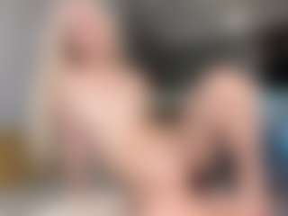 Live cam show with BonnieHenley - Blonde Hair Small Tits on Camsoda