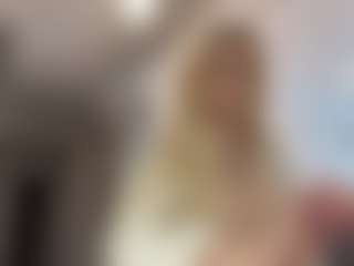 Live cam show with BonnieHenley - Normal on xfollow cams