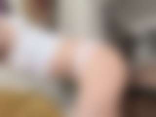 Live cam show with BonnieHenley - Blonde Hair Amateur on Camsoda