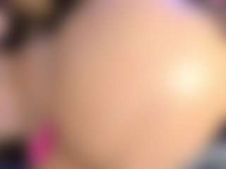 DalayMoore MILF webcam performer live streaming