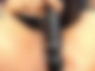 DalayMoore MILF webcam performer live streaming