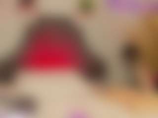 DalayMoore MILF webcam performer live streaming