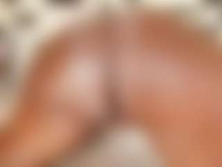 sensual crazy MILF webcam performer live streaming