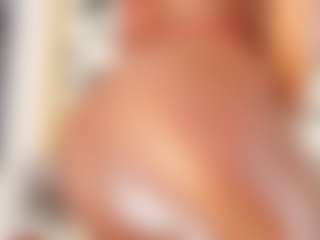 sensual crazy MILF webcam performer live streaming