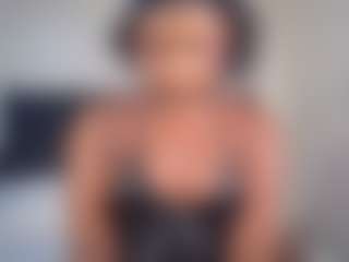 Live cam show with CaramelHaze - Ebony Petite on Camsoda
