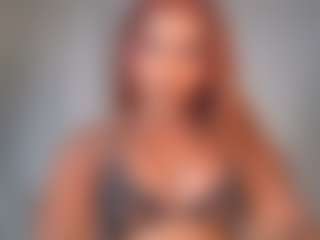 Live cam show with CaramelHaze - Black Petite on https://playwithruby.com