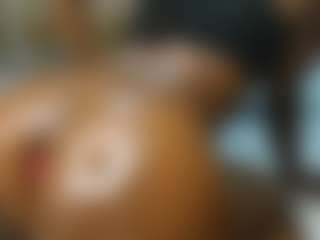 Darkpearl8 MILF webcam performer live streaming