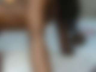 Live cam show with Darkpearl8 - Latina Petite on Milfs Live