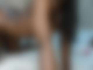 Darkpearl8 MILF webcam performer live streaming