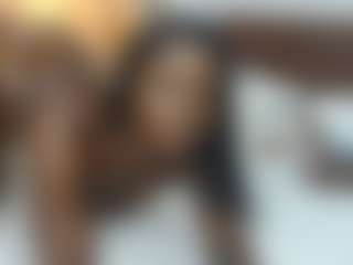 Darkpearl8 MILF webcam performer live streaming