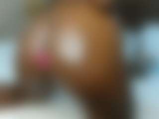 Live cam show with Darkpearl8 - Ebony Teen (18+) on livesuperchat.net