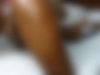 Live cam show with Darkpearl8 - Trimmed Latina on Camsoda